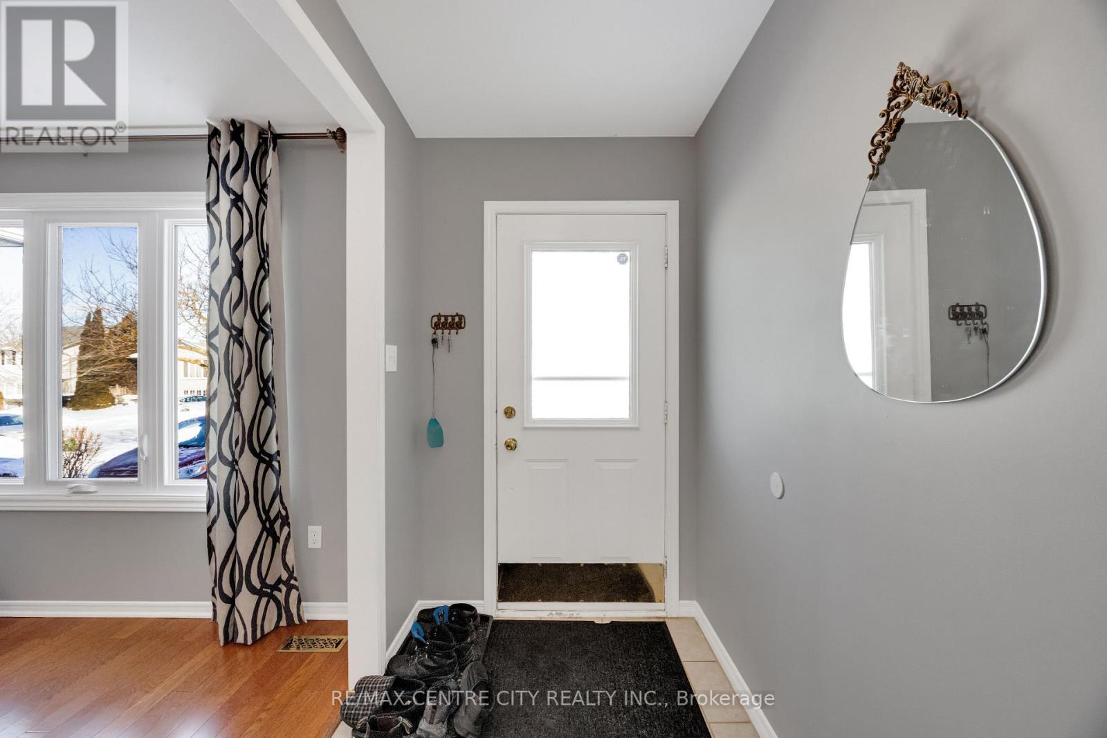 9 Gerald Crescent, London South, Ontario  N5Z 5A3 - Photo 5 - X12716160