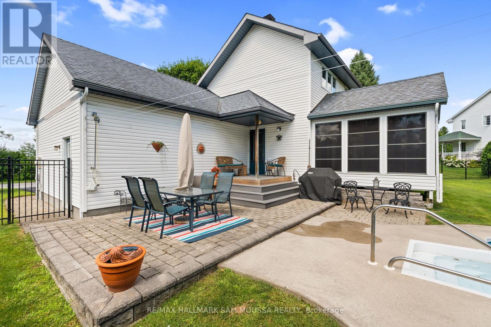 194 Robertlee Drive, Ottawa, Ontario  K0A 1L0 - Photo 32 - X12716192