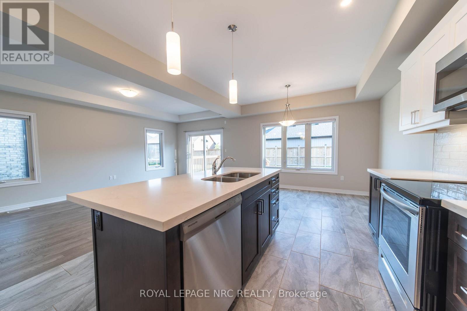 1217 Uppers Lane, Thorold, Ontario  L0S 1A0 - Photo 5 - X12716148