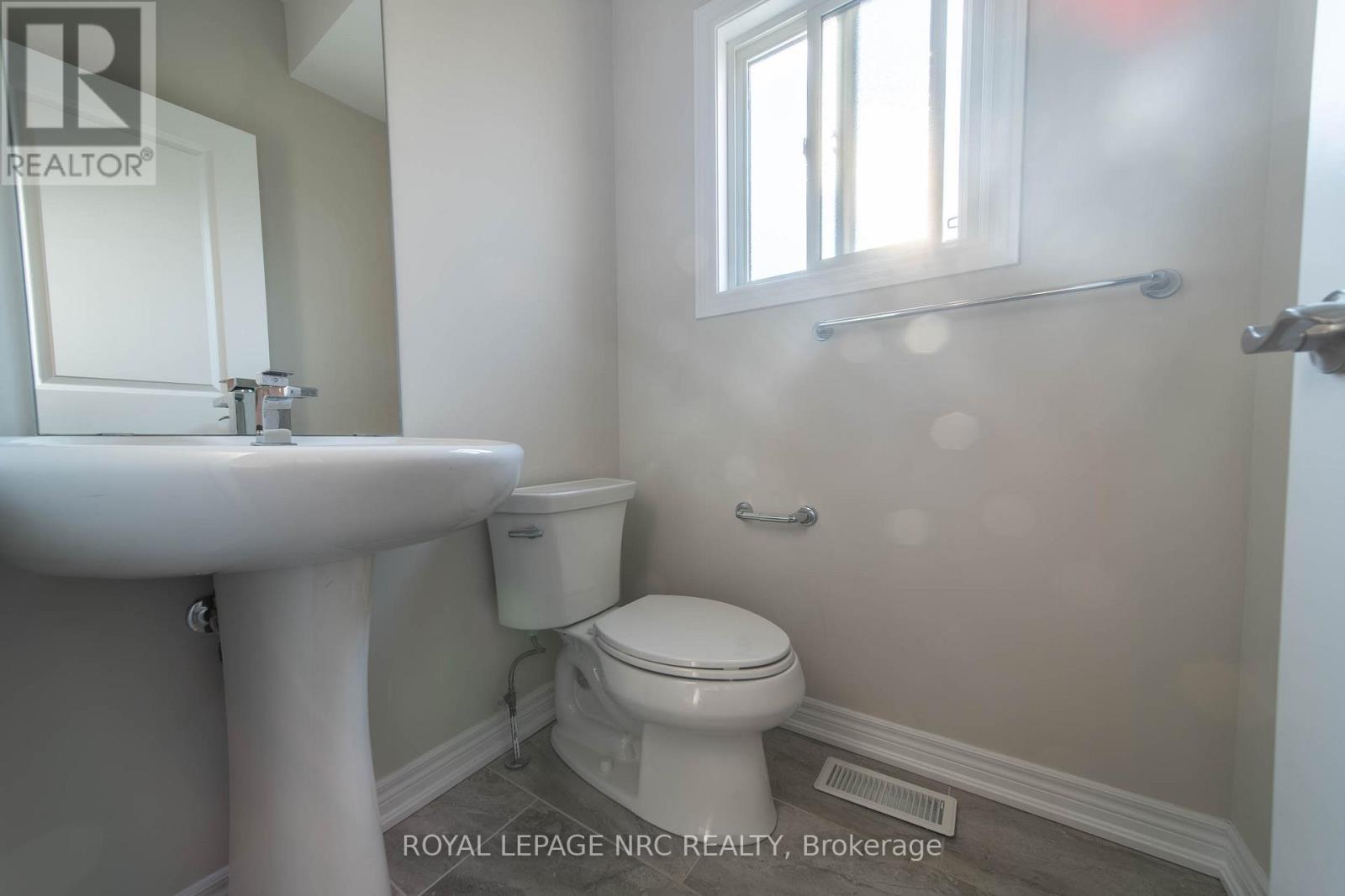 1217 Uppers Lane, Thorold, Ontario  L0S 1A0 - Photo 8 - X12716148