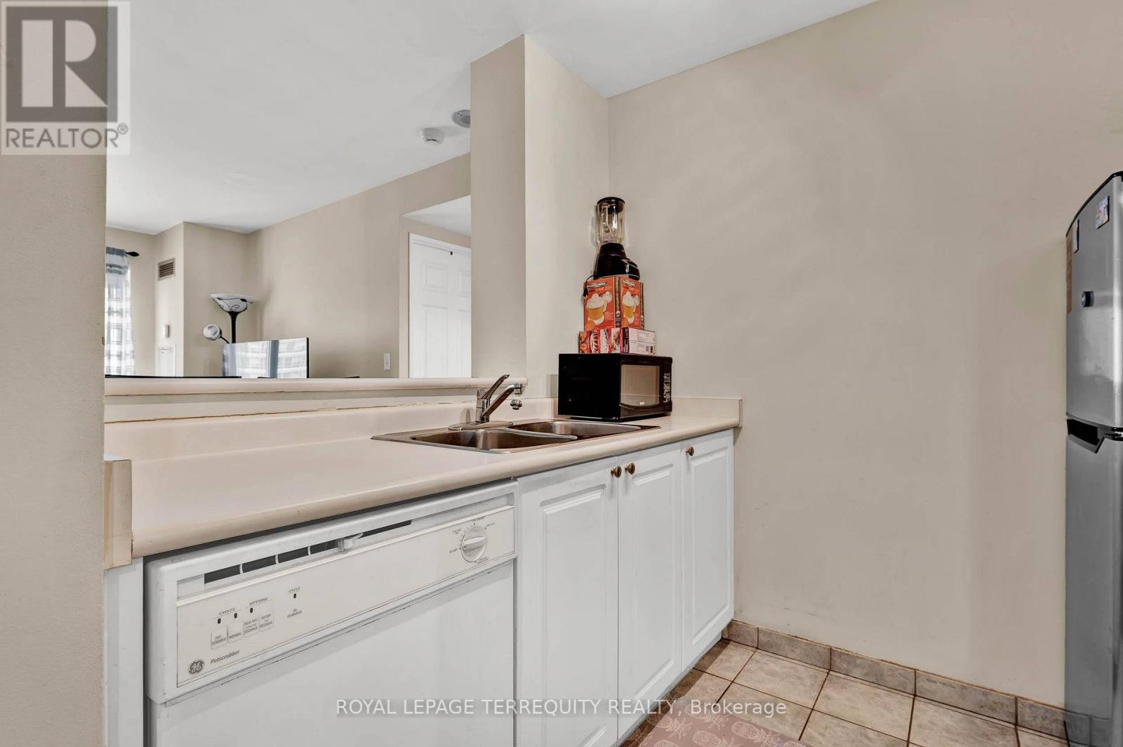 1215 - 1 Lee Centre Drive, Toronto, Ontario  M1H 3J2 - Photo 13 - E12716156