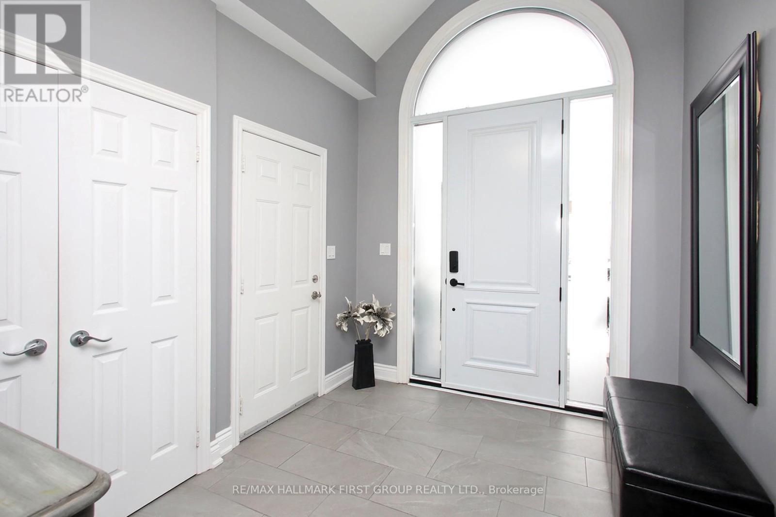 1010 Glenbourne Drive, Oshawa, Ontario  L1K 2P9 - Photo 4 - E12716164