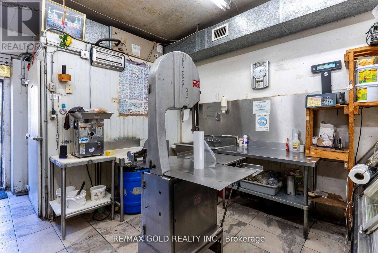 3061 Hurontario Street, Mississauga, Ontario  L5A 2G9 - Photo 8 - W12716124