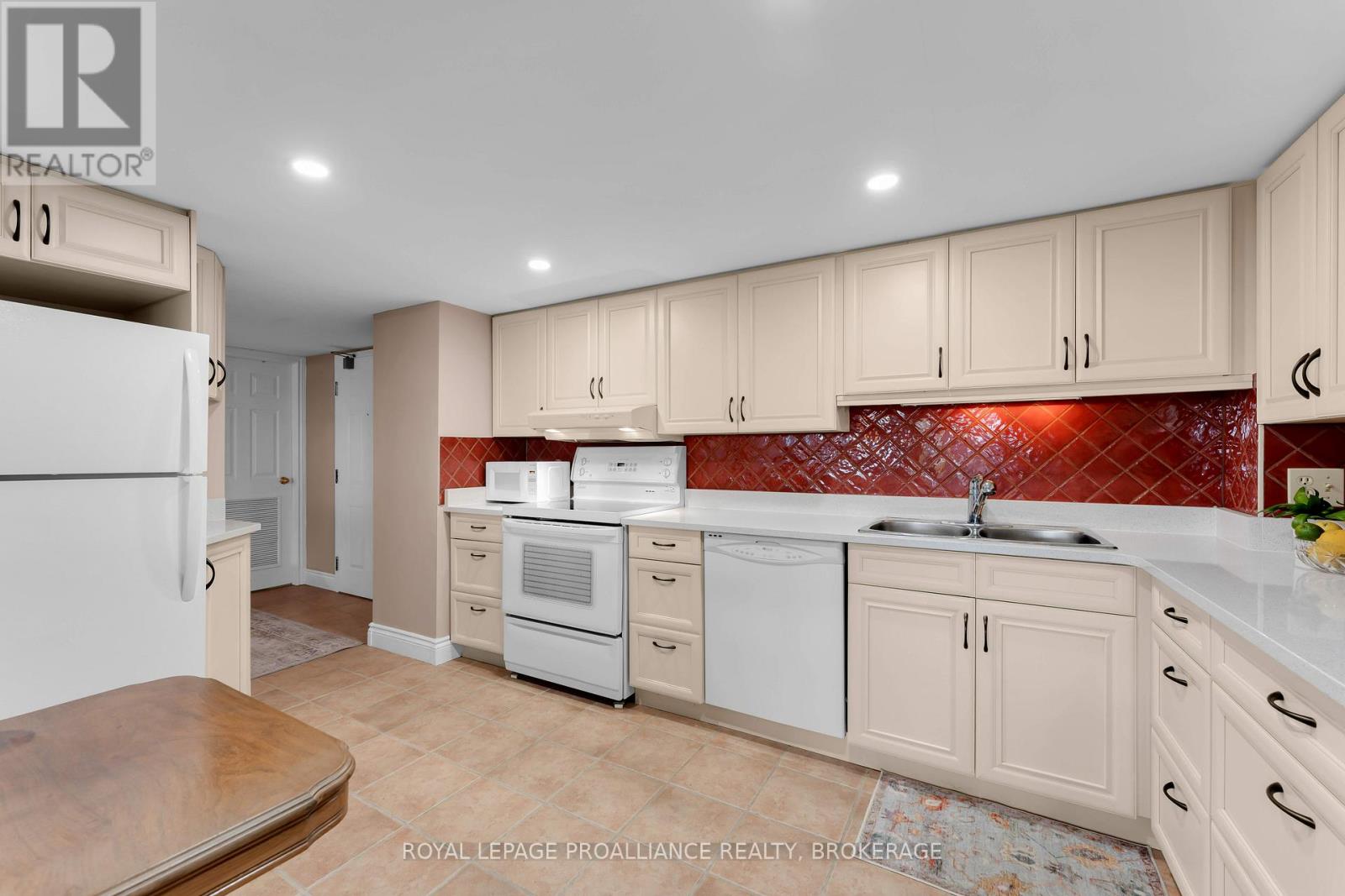 302 - 50 Market Street, Gananoque, Ontario  K7G 2M3 - Photo 10 - X12716046