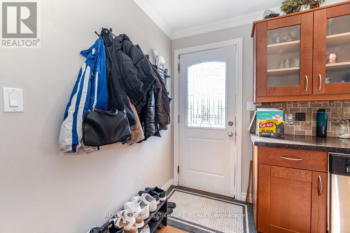 1 - 1078 Eastmount Avenue, Mississauga, Ontario  L5E 1Z3 - Photo 5 - W12716190