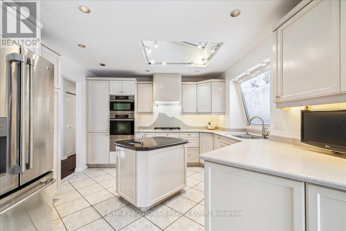 25 Bannisdale Way, Hamilton, Ontario  L0R 1H2 - Photo 11 - X12716158