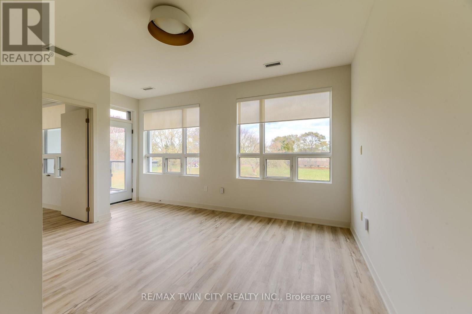 201 - 152 North Park Street, Brantford, Ontario  N3R 4K5 - Photo 7 - X12716180