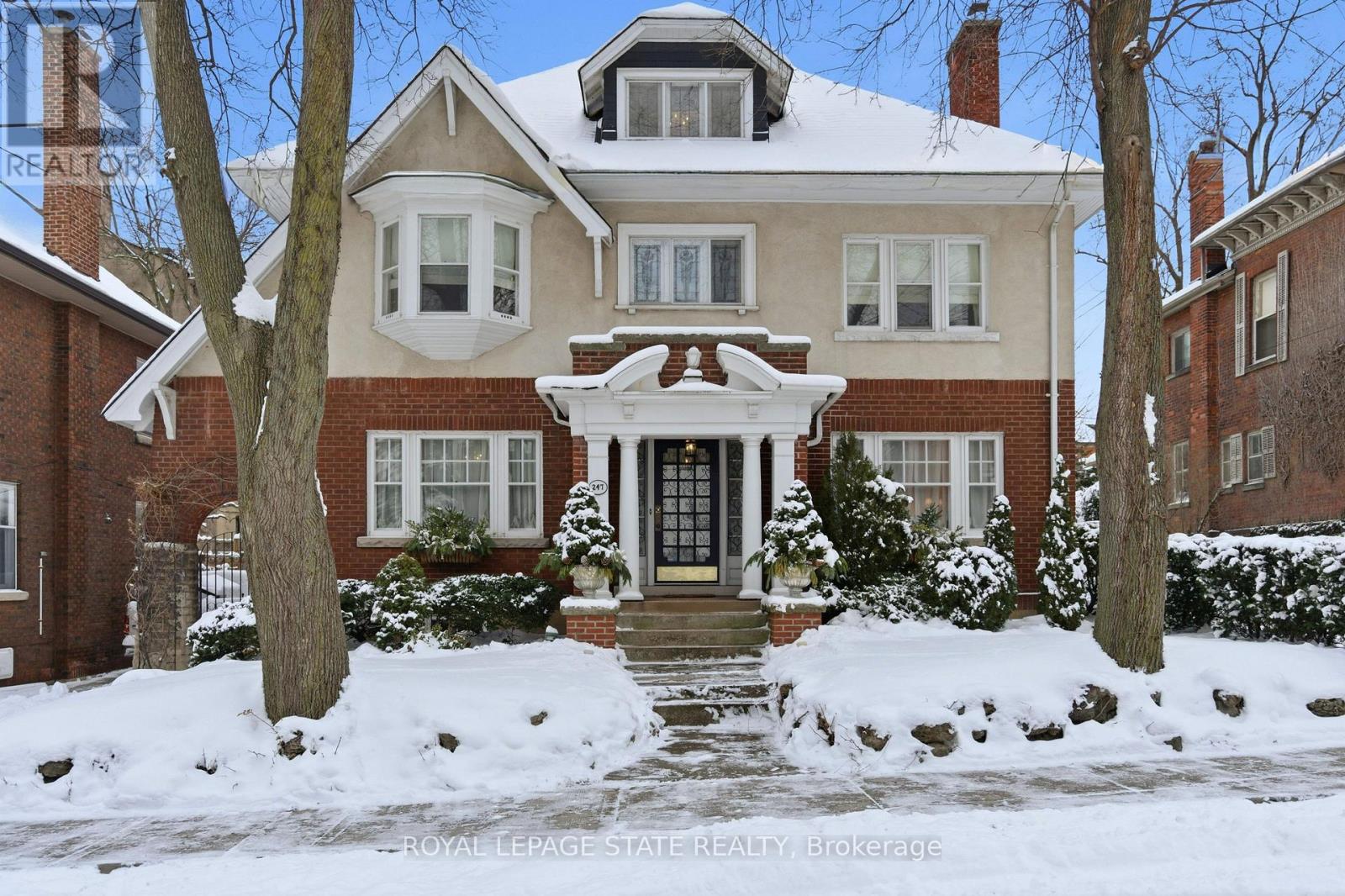 247 Macnab Street S, Hamilton, Ontario  L8P 3E2 - Photo 2 - X12716188