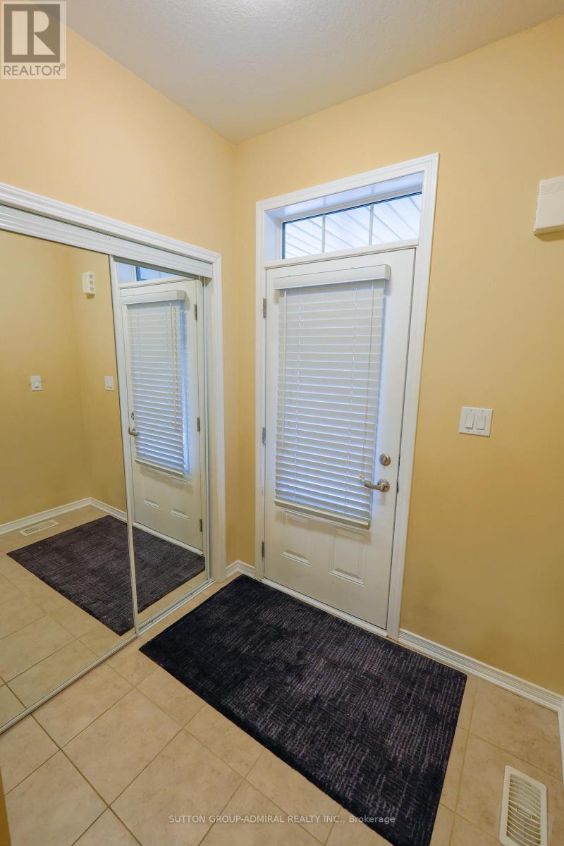 81 Oaktree Drive, Haldimand, Ontario  N3W 0C7 - Photo 2 - X12716210