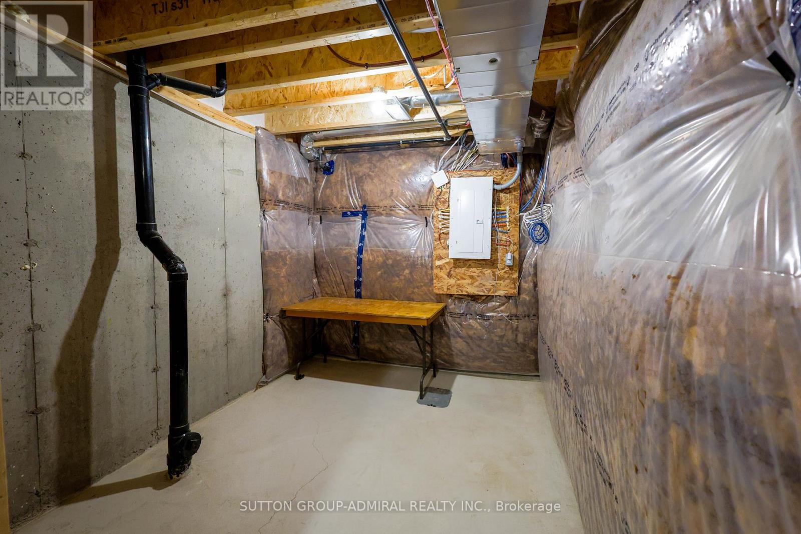 81 Oaktree Drive, Haldimand, Ontario  N3W 0C7 - Photo 25 - X12716210