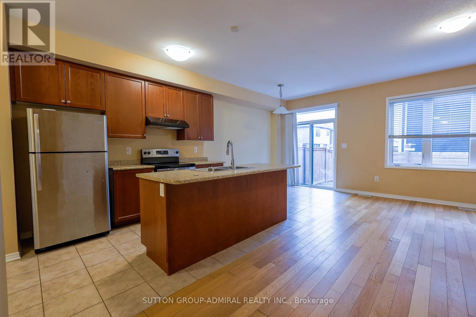 81 Oaktree Drive, Haldimand, Ontario  N3W 0C7 - Photo 4 - X12716210