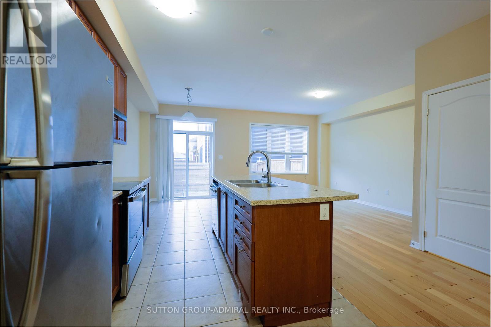 81 Oaktree Drive, Haldimand, Ontario  N3W 0C7 - Photo 5 - X12716210