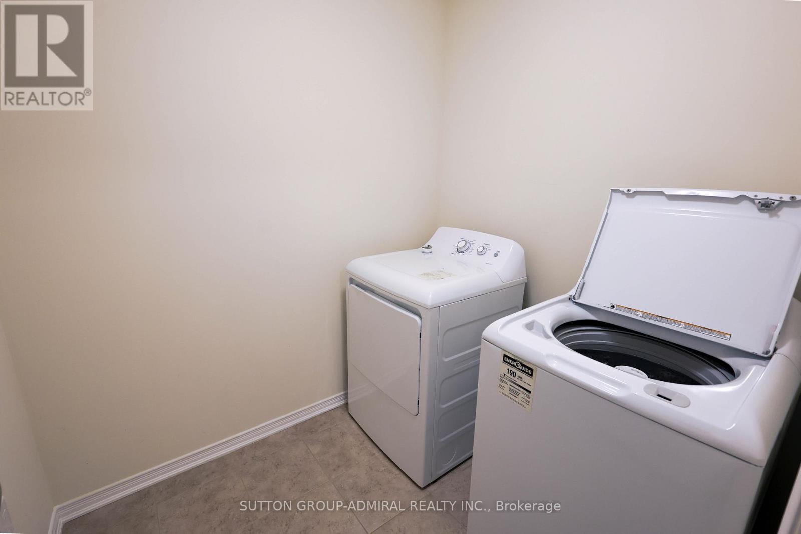 81 Oaktree Drive, Haldimand, Ontario  N3W 0C7 - Photo 6 - X12716210