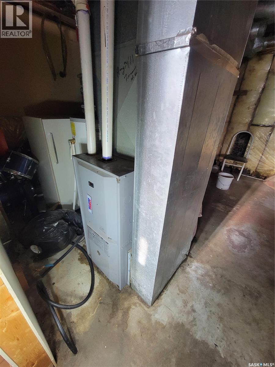 5203 & 5205 Press Avenue, Macklin, Saskatchewan  S0L 2S0 - Photo 17 - SK027132