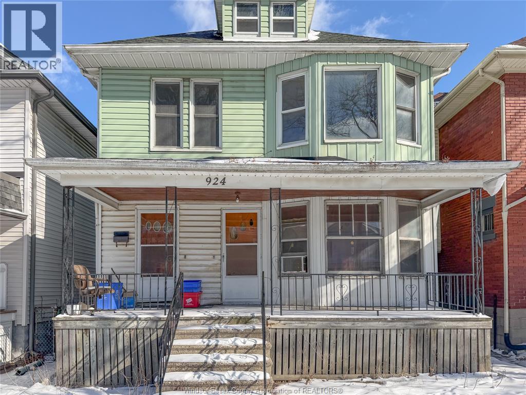 MLS# 26001569: 924 WINDERMERE, Windsor, Canada