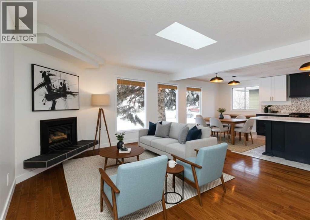 256 Queen Tamara Way Se, Calgary, Alberta  T2J 4E7 - Photo 4 - A2278377