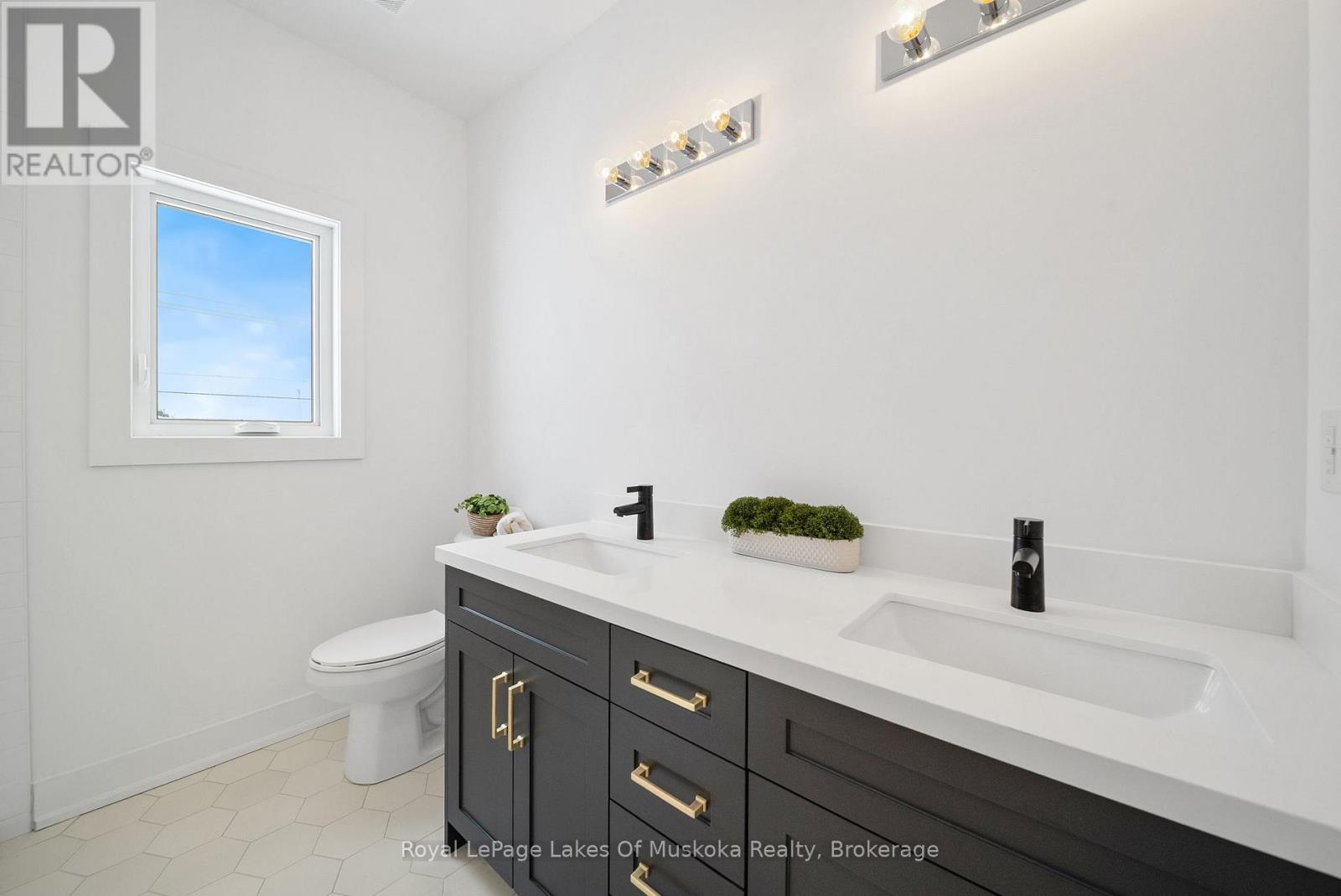 1 Meadow Acres Road, Oro-Medonte (Warminister), Ontario  L0K 2G1 - Photo 19 - S12716322