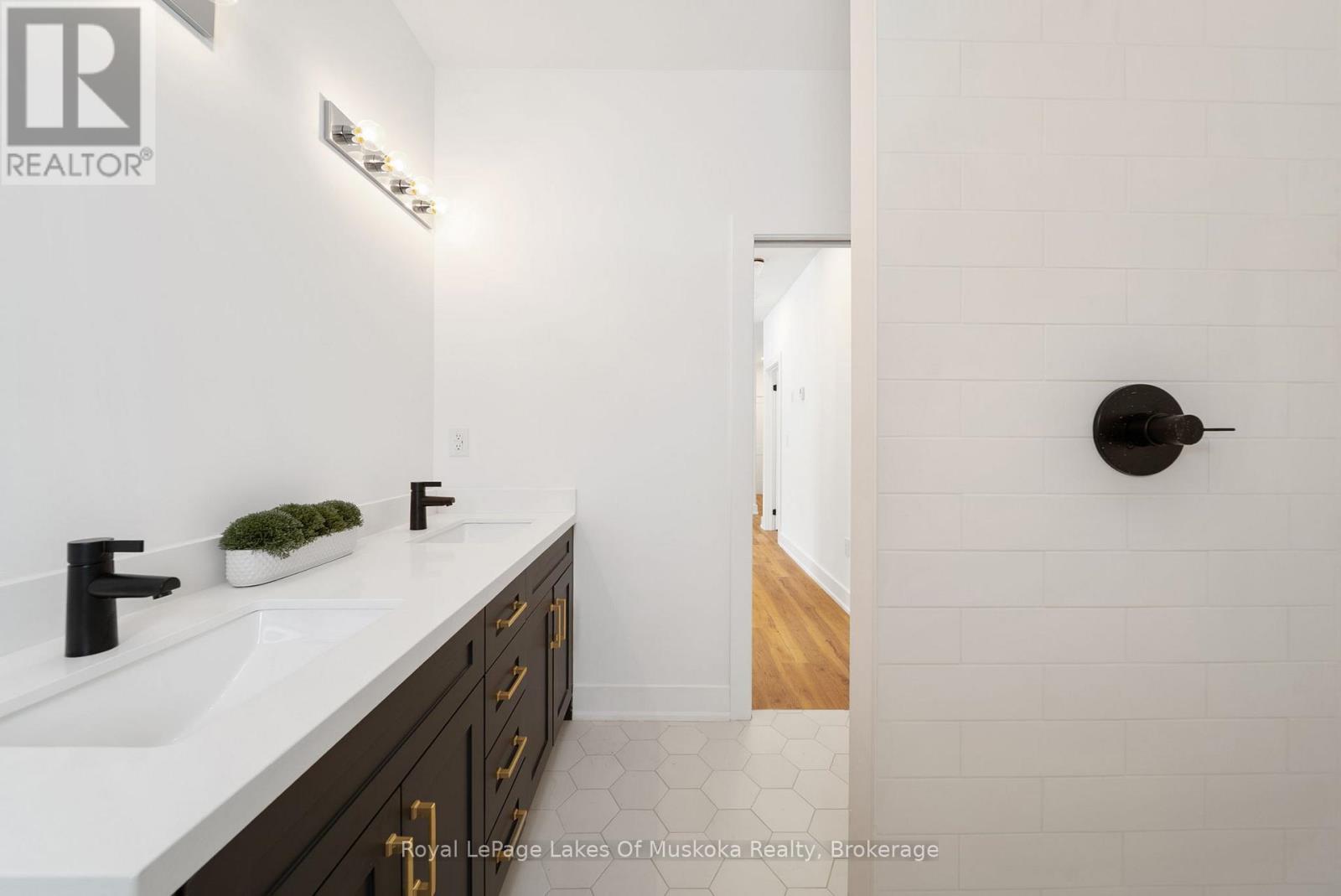 1 Meadow Acres Road, Oro-Medonte (Warminister), Ontario  L0K 2G1 - Photo 20 - S12716322