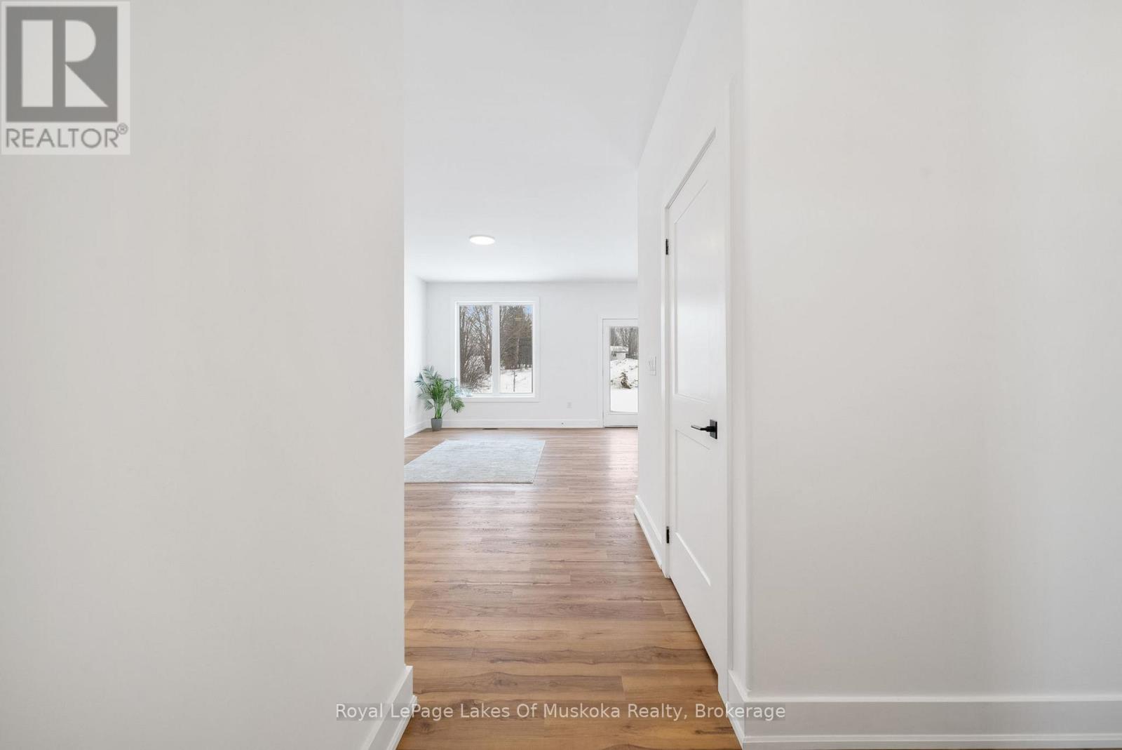 1 Meadow Acres Road, Oro-Medonte (Warminister), Ontario  L0K 2G1 - Photo 3 - S12716322