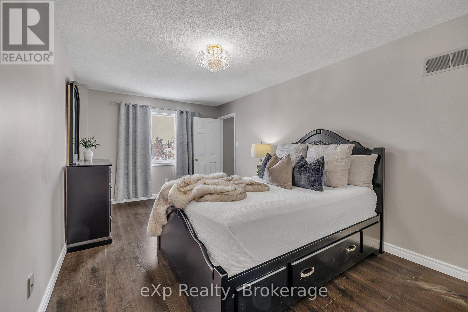 3390 Columbine Crescent, Mississauga, Ontario L5N 6A9 - Photo 14 - W12716284