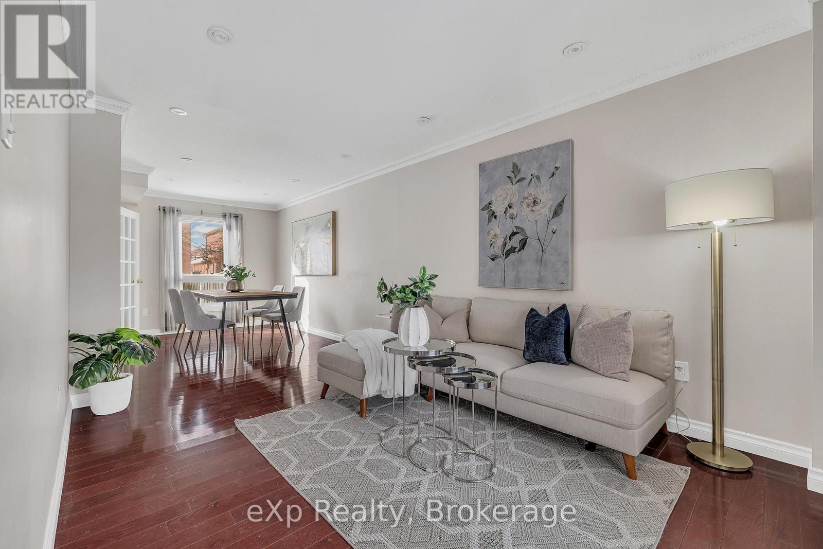 3390 Columbine Crescent, Mississauga, Ontario L5N 6A9 - Photo 3 - W12716284