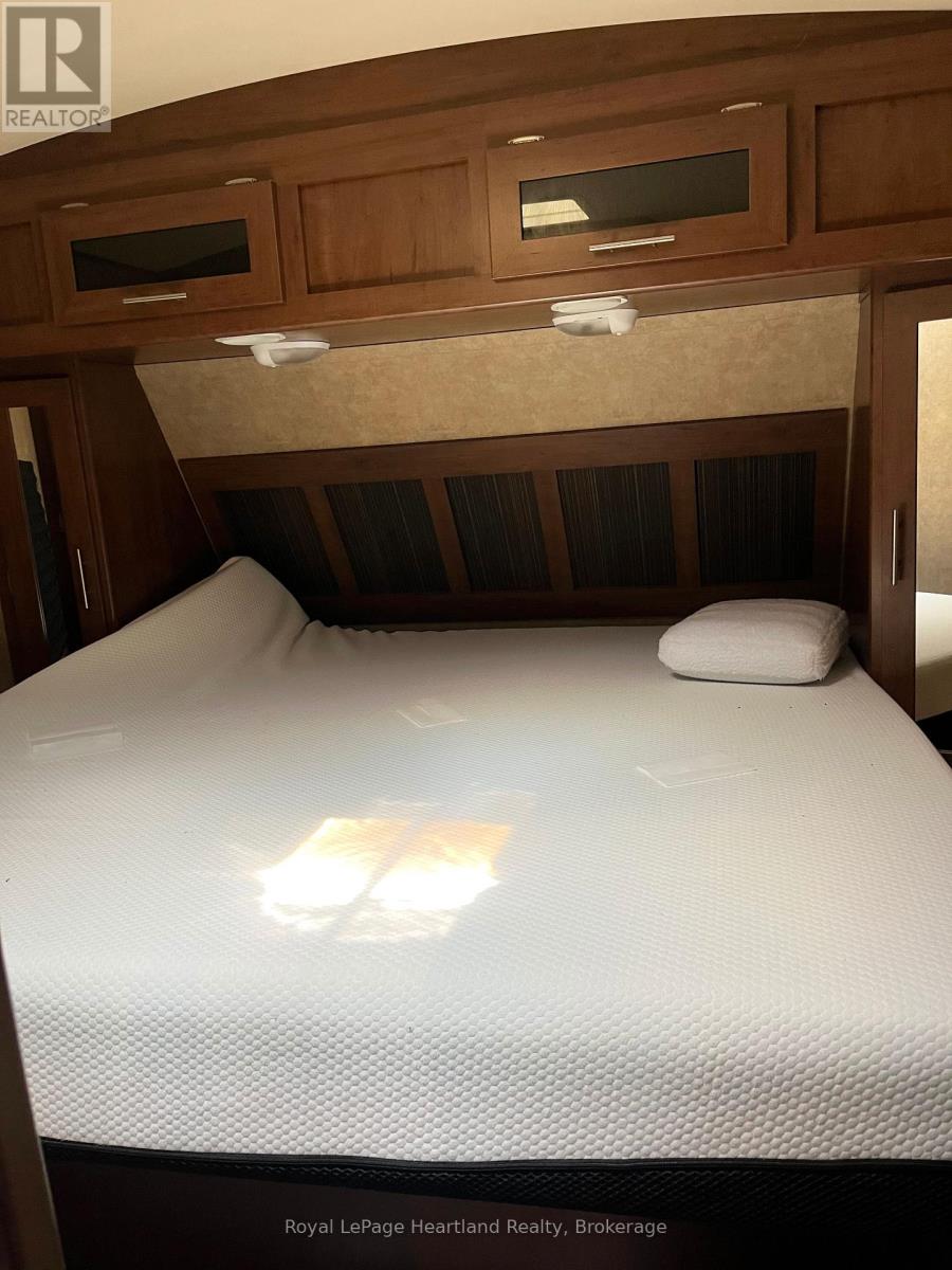 6 Lighthouse Cove Road, Bluewater, Ontario N0M 1G0 - Photo 6 - X12716280