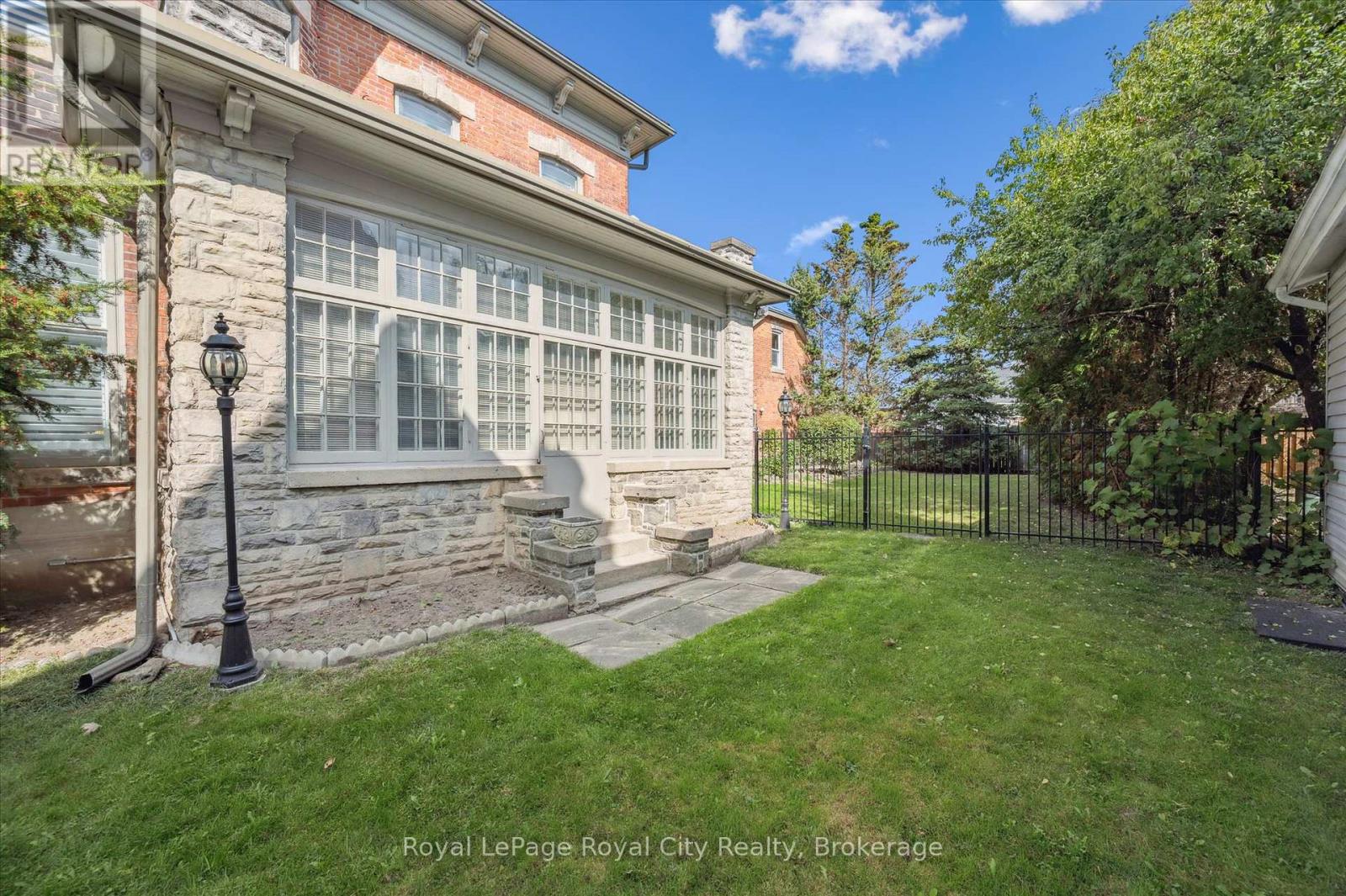 143 Norfolk Street, Guelph, Ontario  N1H 4J7 - Photo 2 - X12716492