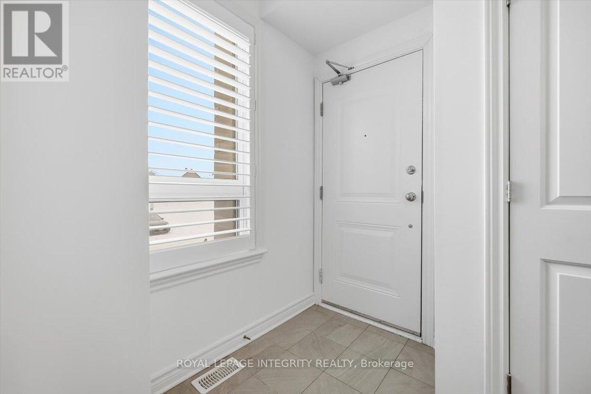 41 Carabiner Private, Ottawa, Ontario  K1W 0L7 - Photo 3 - X12716320