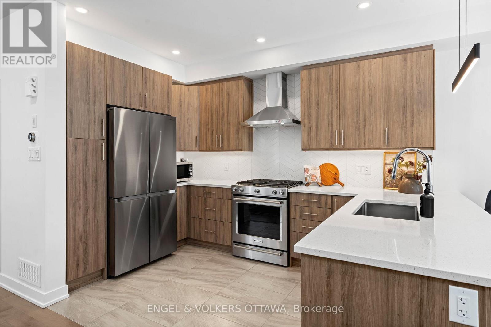 2038 Allegrini Terrace, Ottawa, Ontario  K2S 2S7 - Photo 11 - X12716344