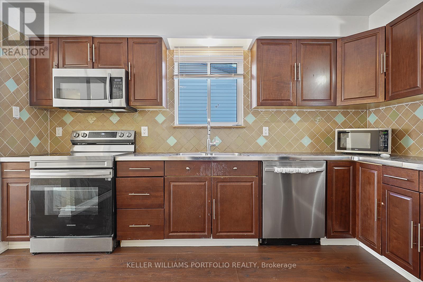 37 Banner Crescent, Ajax, Ontario  L1S 3S8 - Photo 11 - E12712494