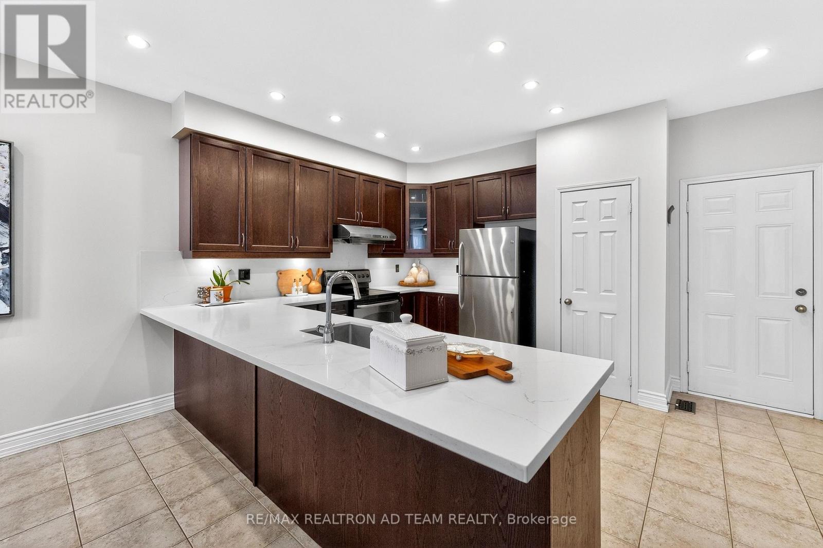 18 Byram Downs Street, Ajax, Ontario  L1Z 1R5 - Photo 12 - E12713072