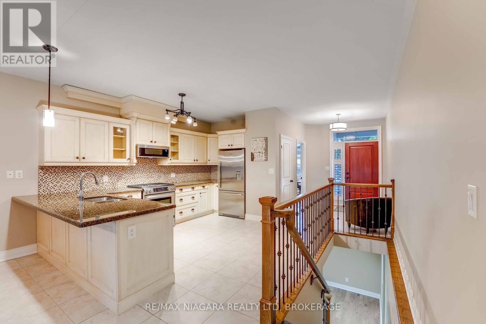 24 Emerald Common, St. Catharines, Ontario  L2M 0A7 - Photo 10 - X12716334