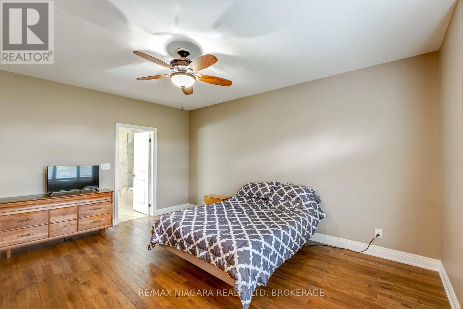 24 Emerald Common, St. Catharines, Ontario  L2M 0A7 - Photo 13 - X12716334