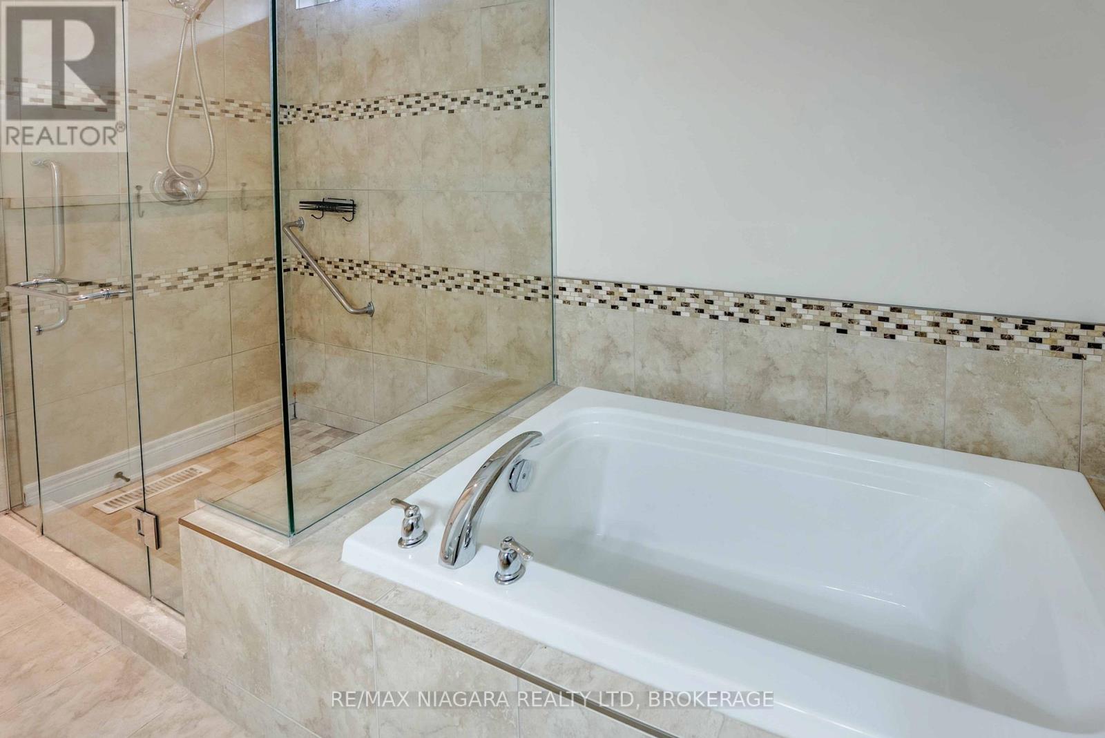 24 Emerald Common, St. Catharines, Ontario  L2M 0A7 - Photo 17 - X12716334