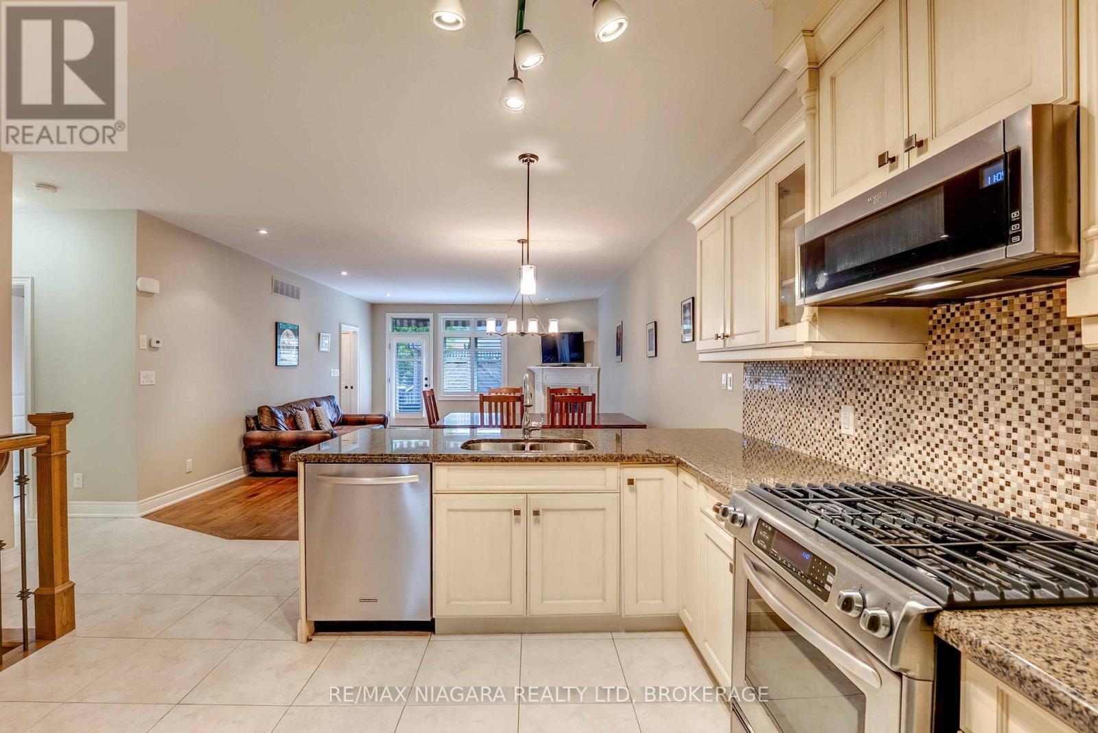 24 Emerald Common, St. Catharines, Ontario  L2M 0A7 - Photo 19 - X12716334