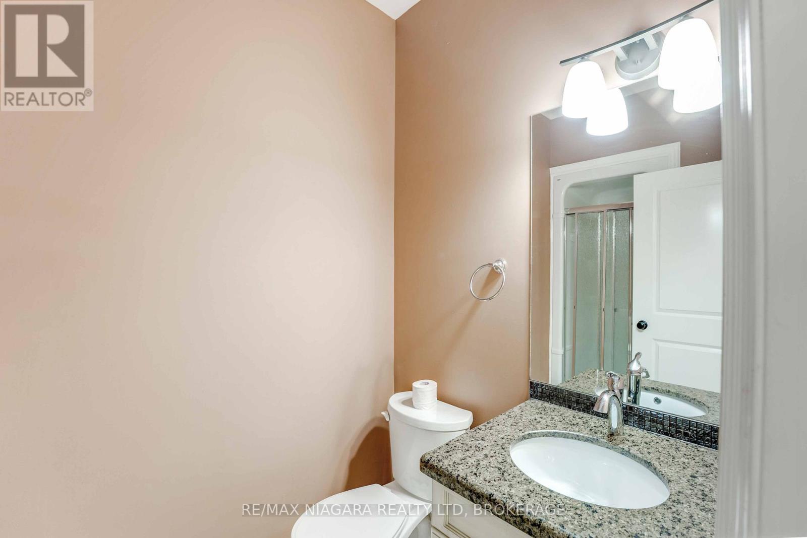 24 Emerald Common, St. Catharines, Ontario  L2M 0A7 - Photo 21 - X12716334