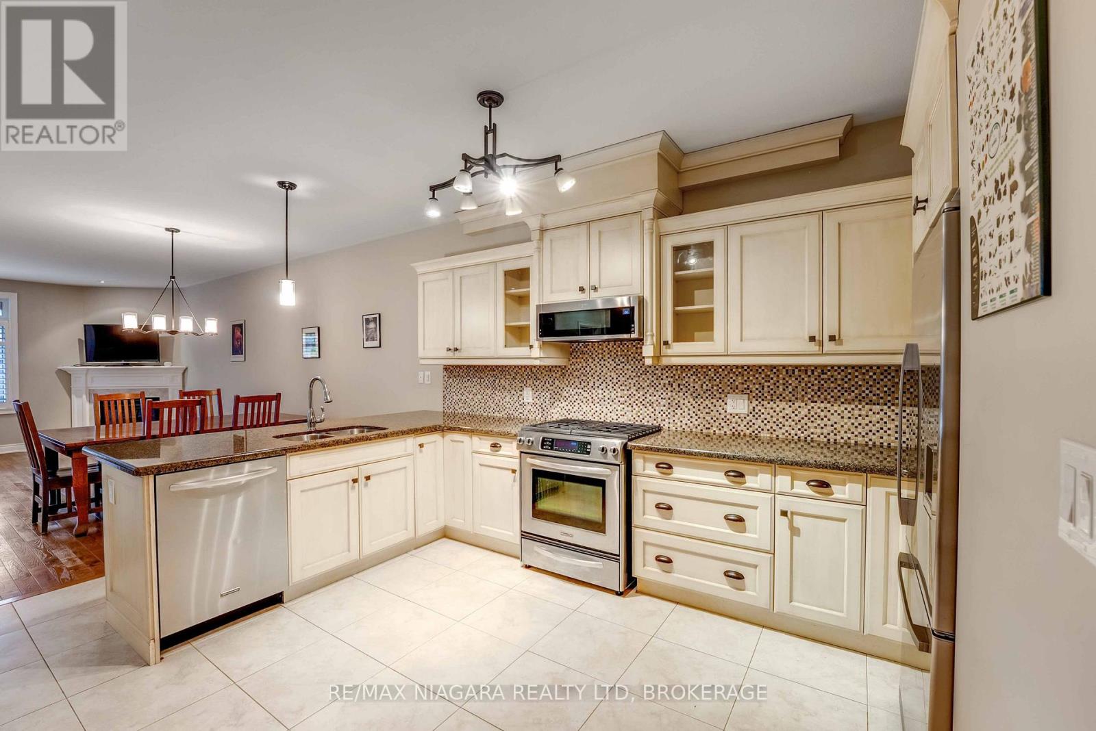 24 Emerald Common, St. Catharines, Ontario  L2M 0A7 - Photo 8 - X12716334