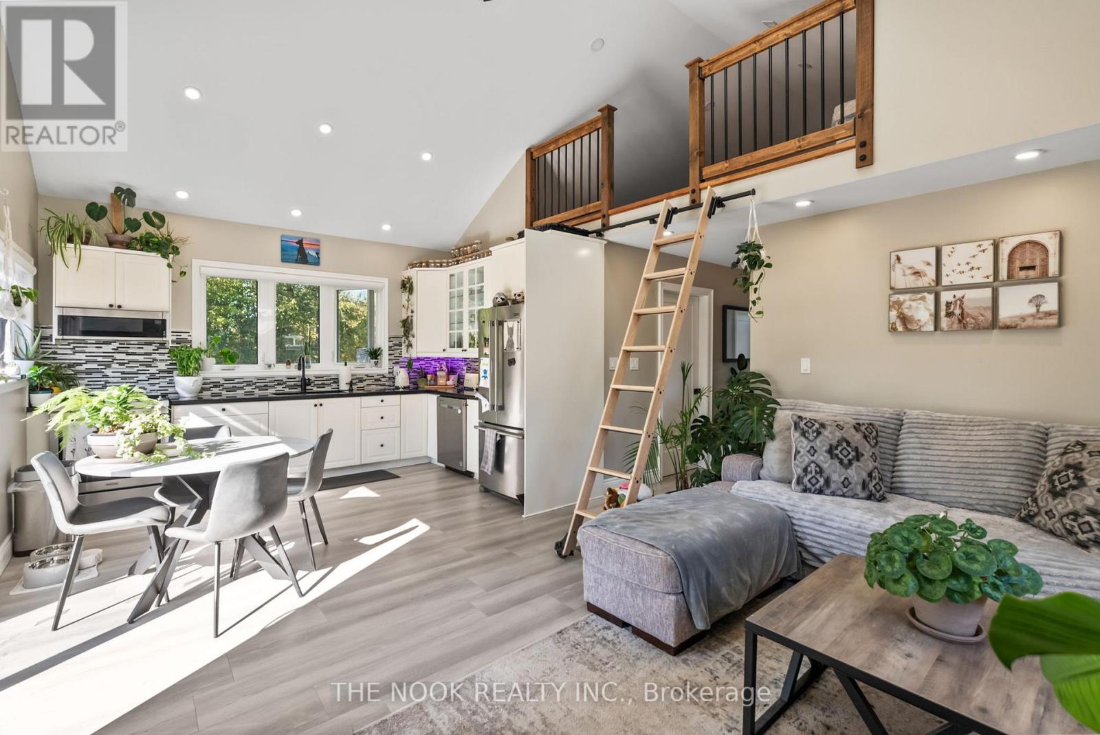 46 Mcguire Beach Road, Kawartha Lakes, Ontario  K0M 2B0 - Photo 8 - X12716380