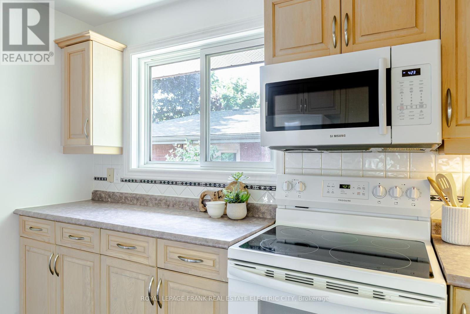 972 Southlawn Drive, Peterborough, Ontario K9J 1G2 - Photo 18 - X12716402