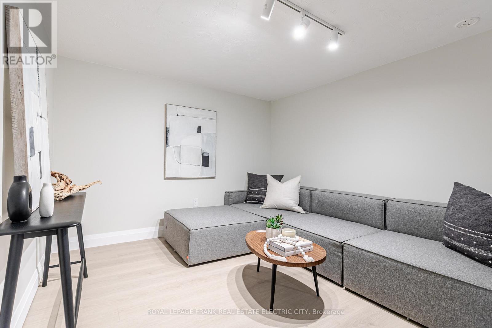 972 Southlawn Drive, Peterborough, Ontario K9J 1G2 - Photo 38 - X12716402