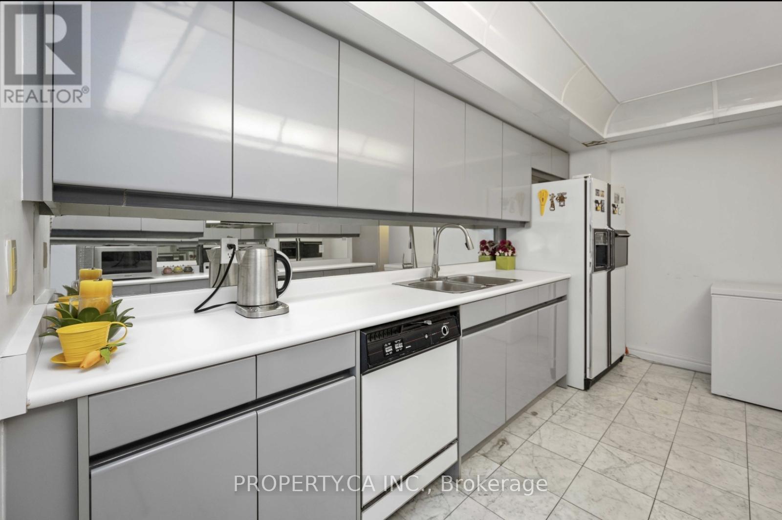 1109 - 33 University Avenue, Toronto, Ontario  M5J 2S7 - Photo 9 - C12716420