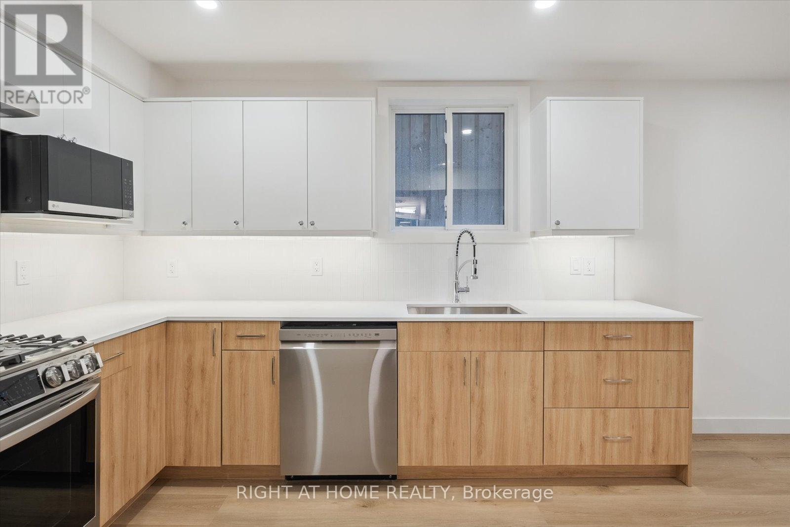 8 - 321 St George Street, Toronto, Ontario  M5R 2R2 - Photo 4 - C12716426