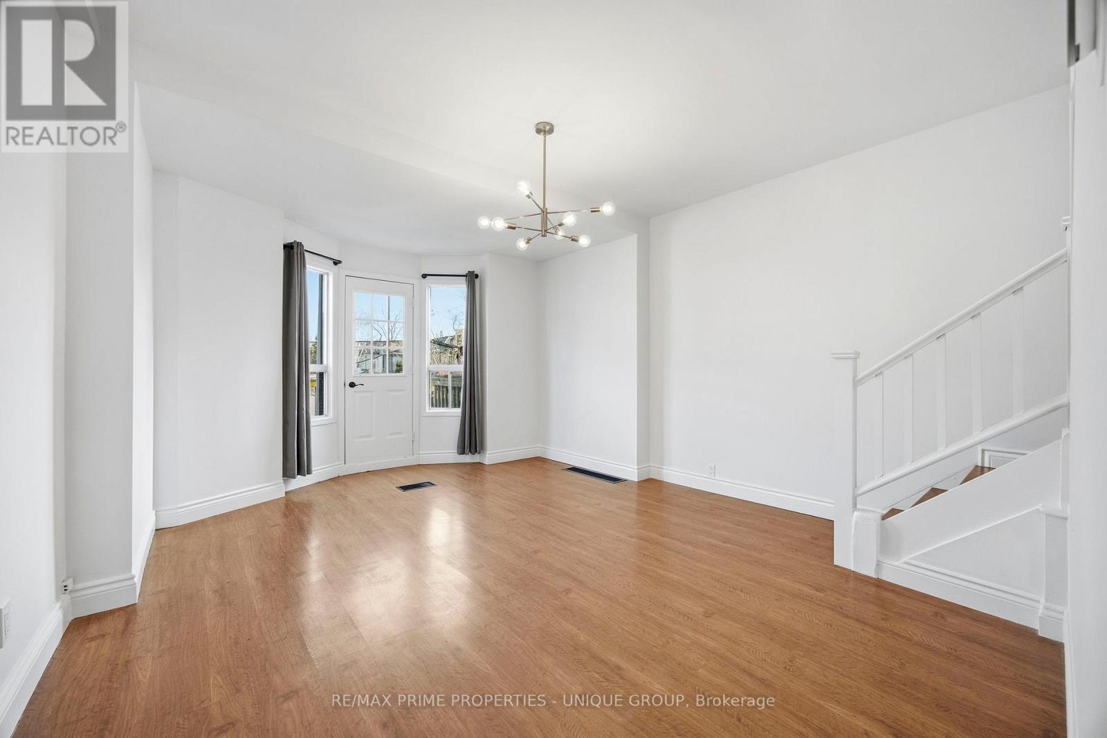 589 Logan Avenue, Toronto, Ontario  M4K 3B9 - Photo 3 - E12716304