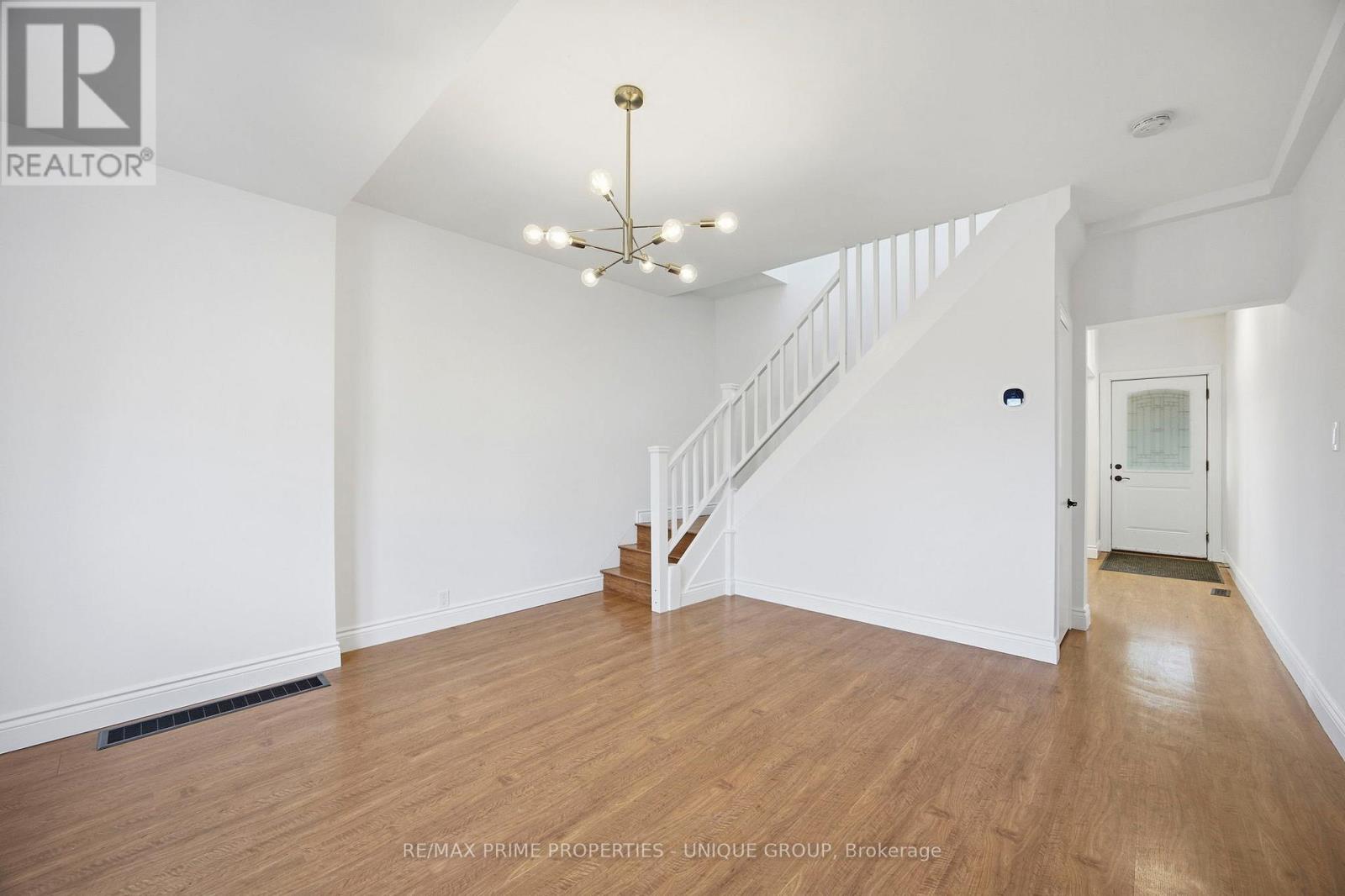 589 Logan Avenue, Toronto, Ontario  M4K 3B9 - Photo 5 - E12716304