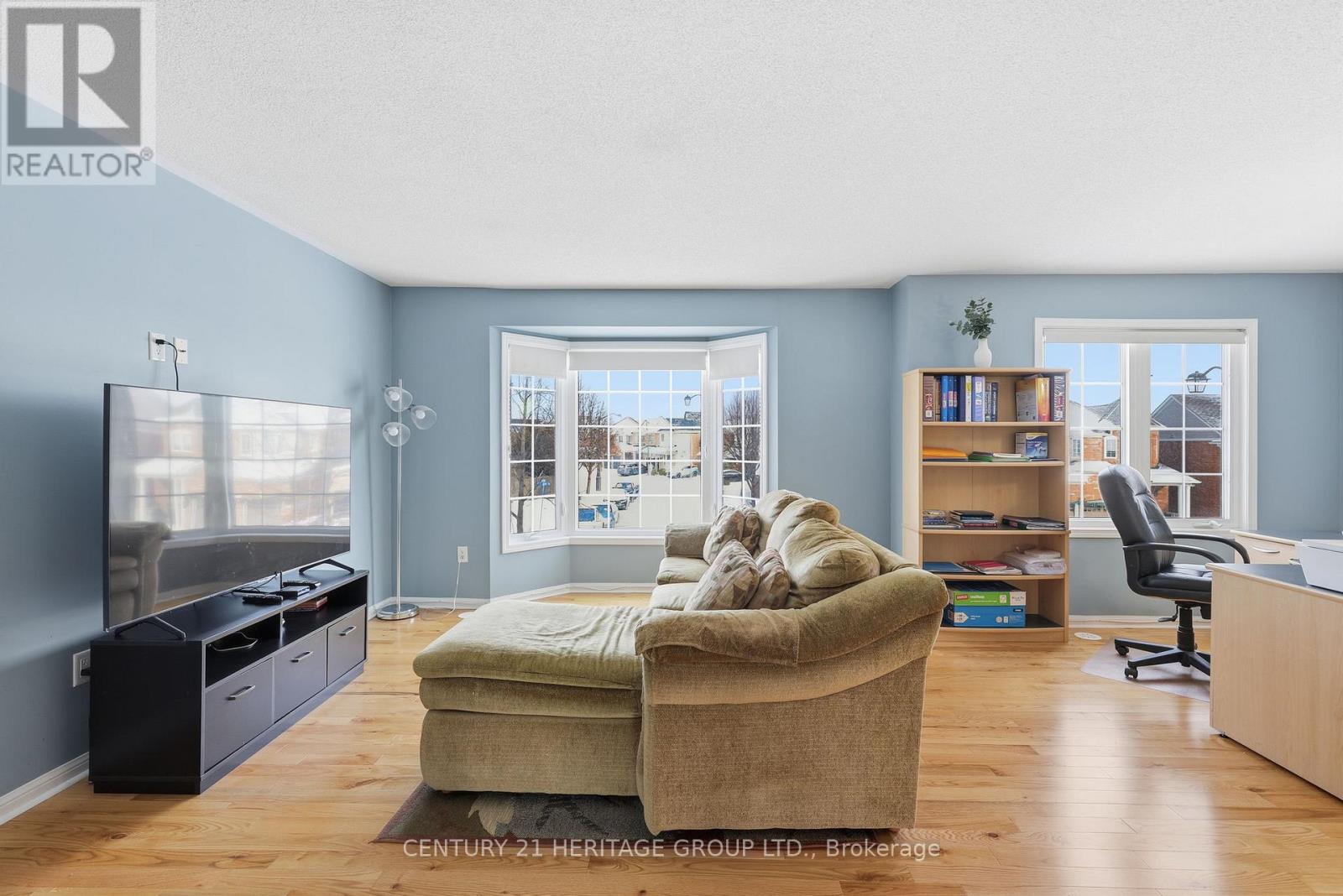 40 Cliff Gunn Road, Newmarket, Ontario  L3X 3J8 - Photo 3 - N12716360