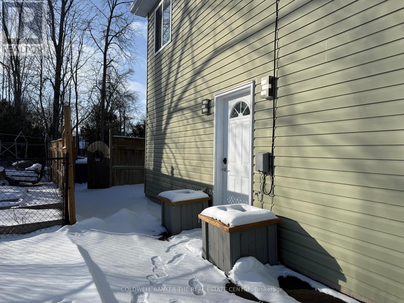 Upper - 27182a Civic Centre Road, Georgina, Ontario  L4P 3E9 - Photo 5 - N12716364