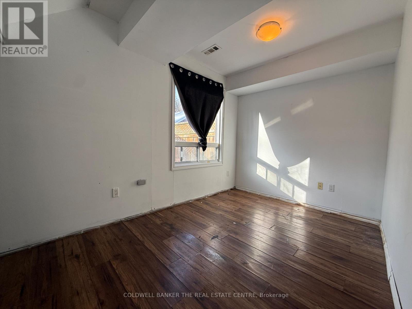 Upper - 27182a Civic Centre Road, Georgina, Ontario  L4P 3E9 - Photo 7 - N12716364