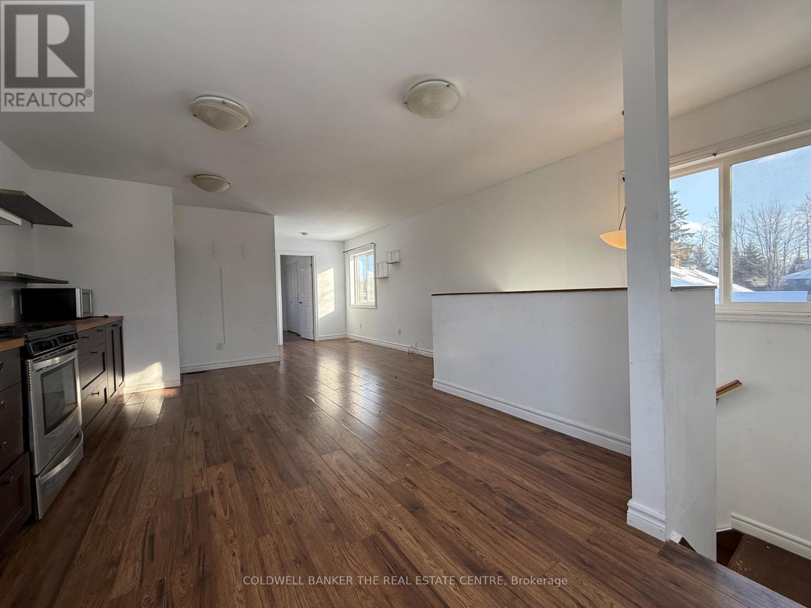 Upper - 27182a Civic Centre Road, Georgina, Ontario  L4P 3E9 - Photo 8 - N12716364