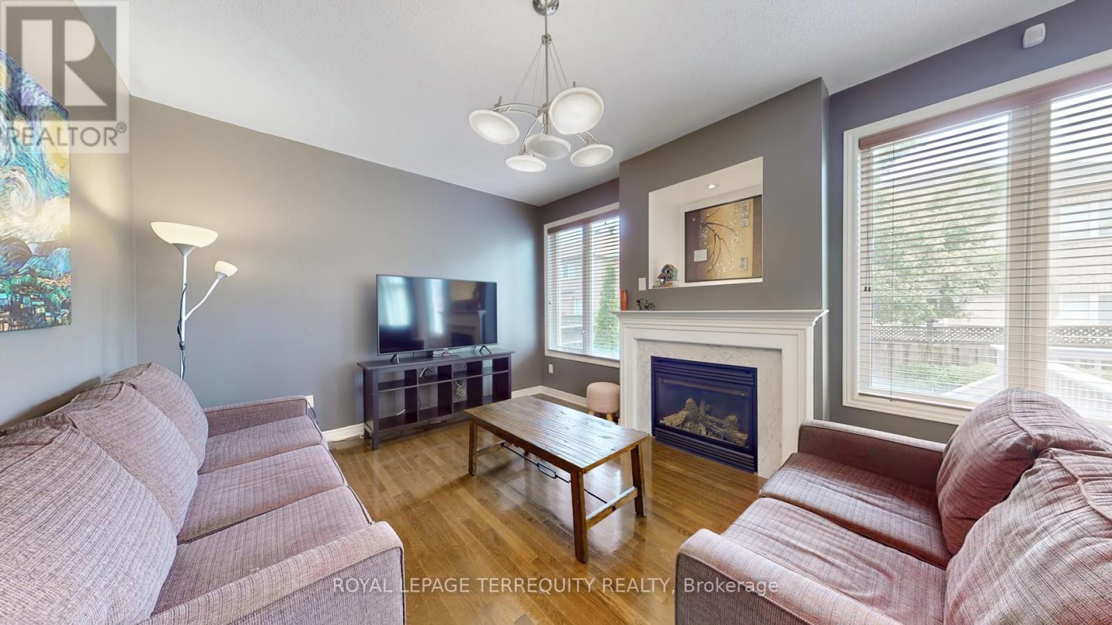 69 Vine Cliff Boulevard, Markham, Ontario  L6C 3E2 - Photo 3 - N12716390