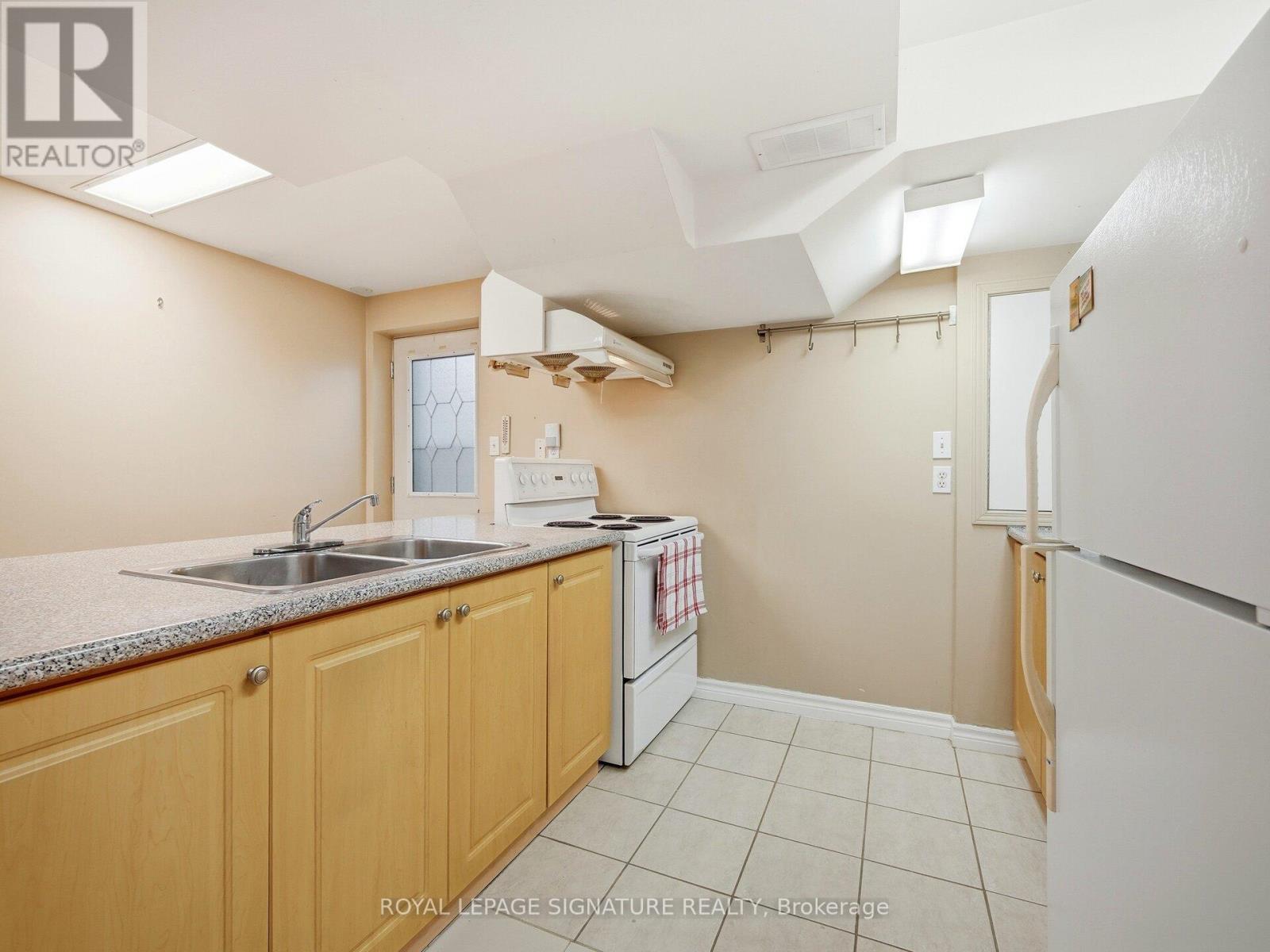 2 - 29 Ocean Avenue, Vaughan, Ontario  L6A 2X7 - Photo 20 - N12716500